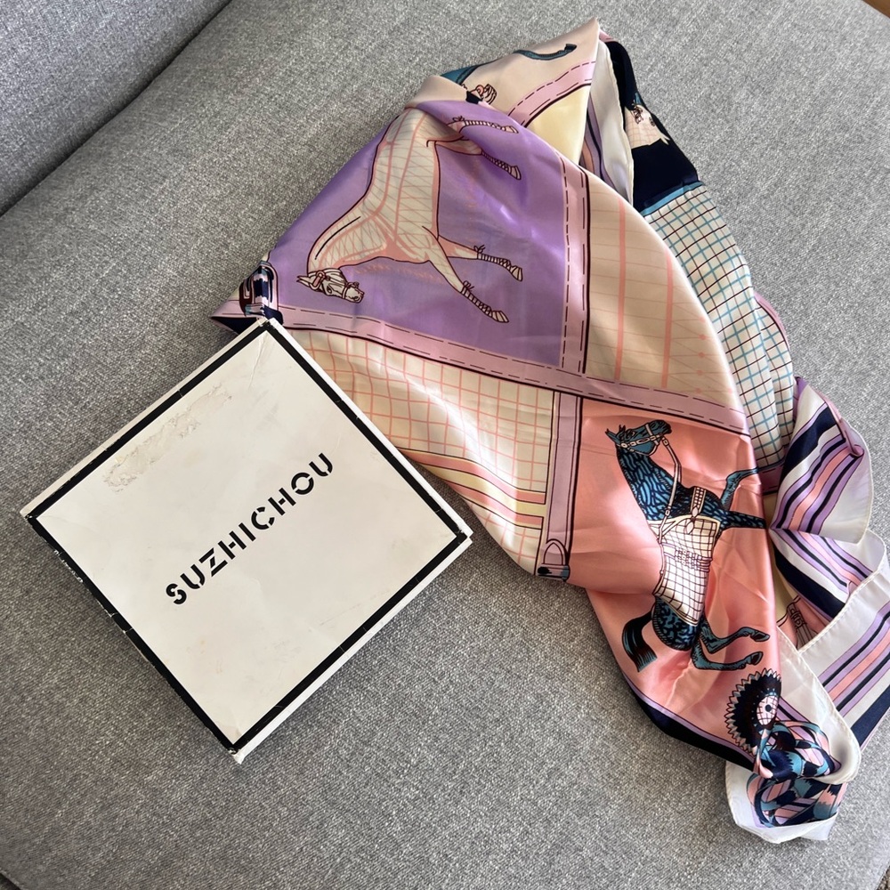 Gorgeous SUZHICHOU equestrian  scarf
